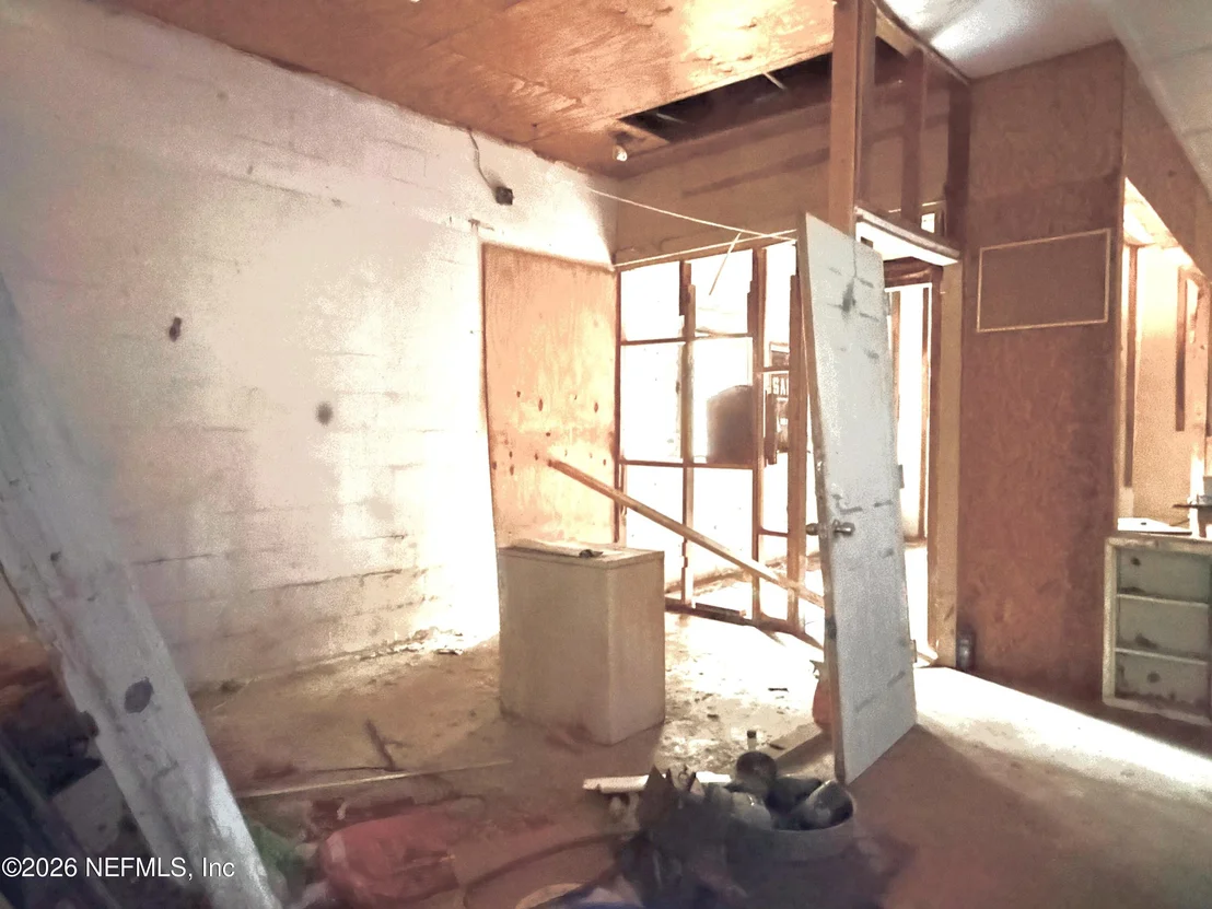 Photo of 435 W RIVER Road