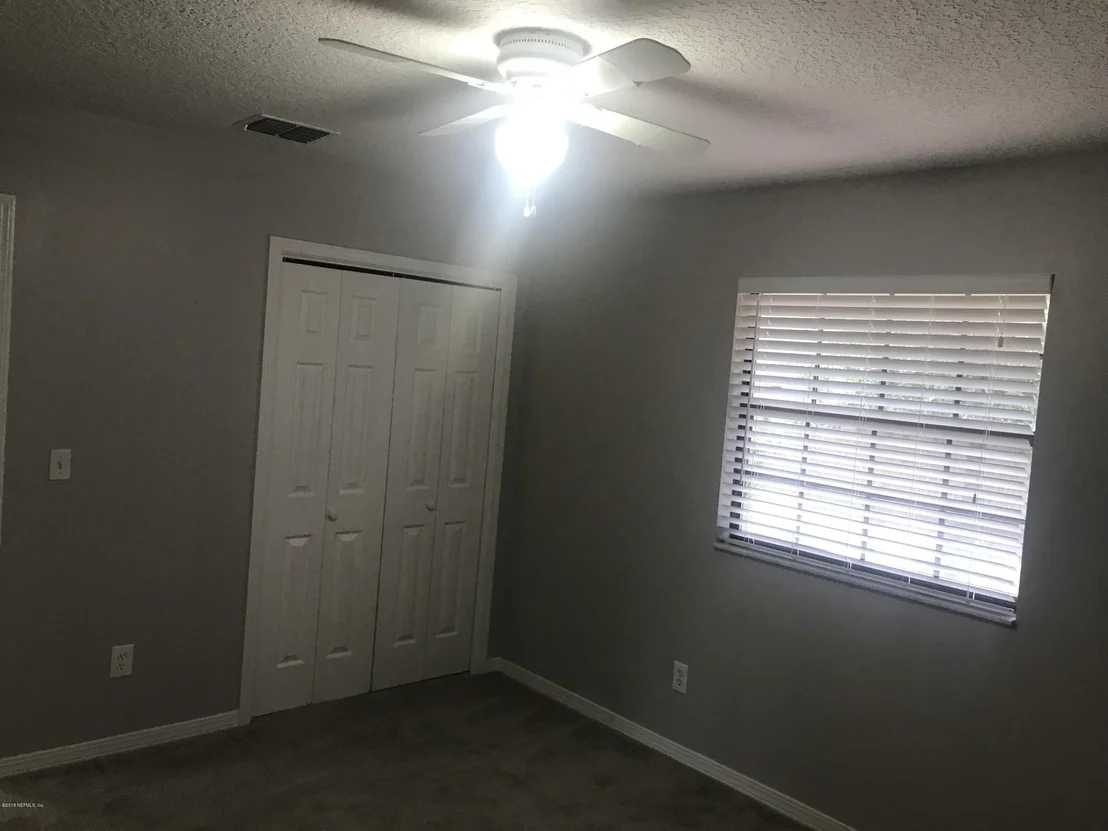 Photo of 901 MIDDLERIDGE Court