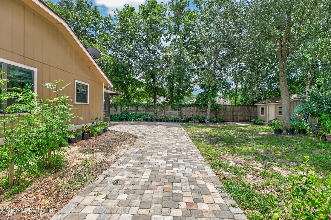 Photo of 8005 FLEUR DE LIS Drive