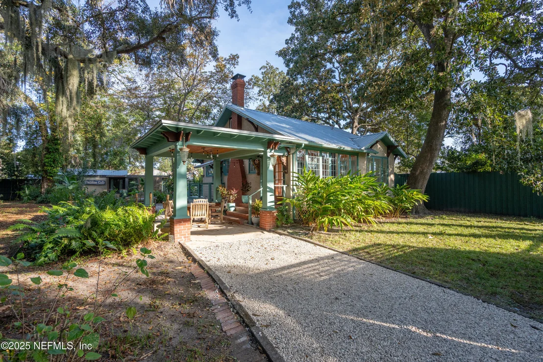 Photo of 8 PARK Avenue