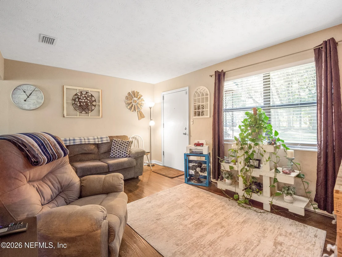 Photo of 5911 HYDE PARK Circle