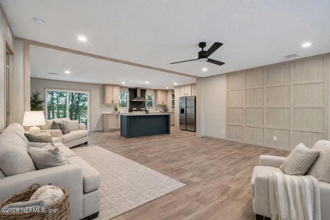 Photo of 6109 CENTER Circle