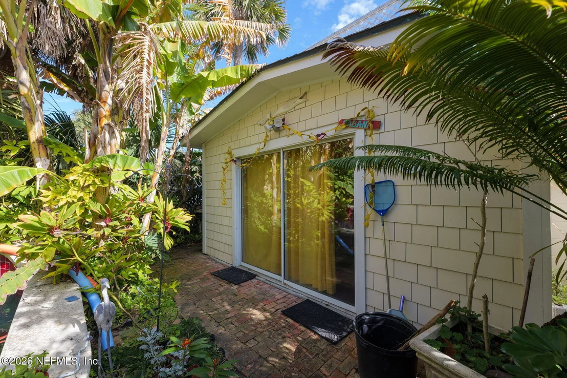 Photo of 211 BEACH Avenue
