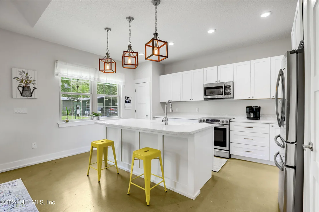 Photo of 540685 LEM TURNER Road