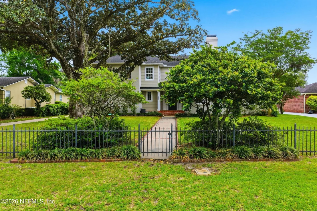 Photo of 1052 HOLLY Lane