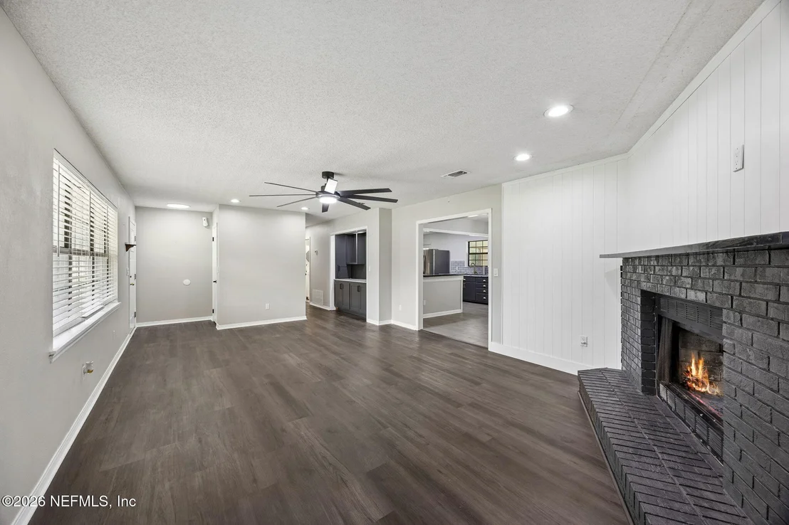 Photo of 1184 SURREY Glen