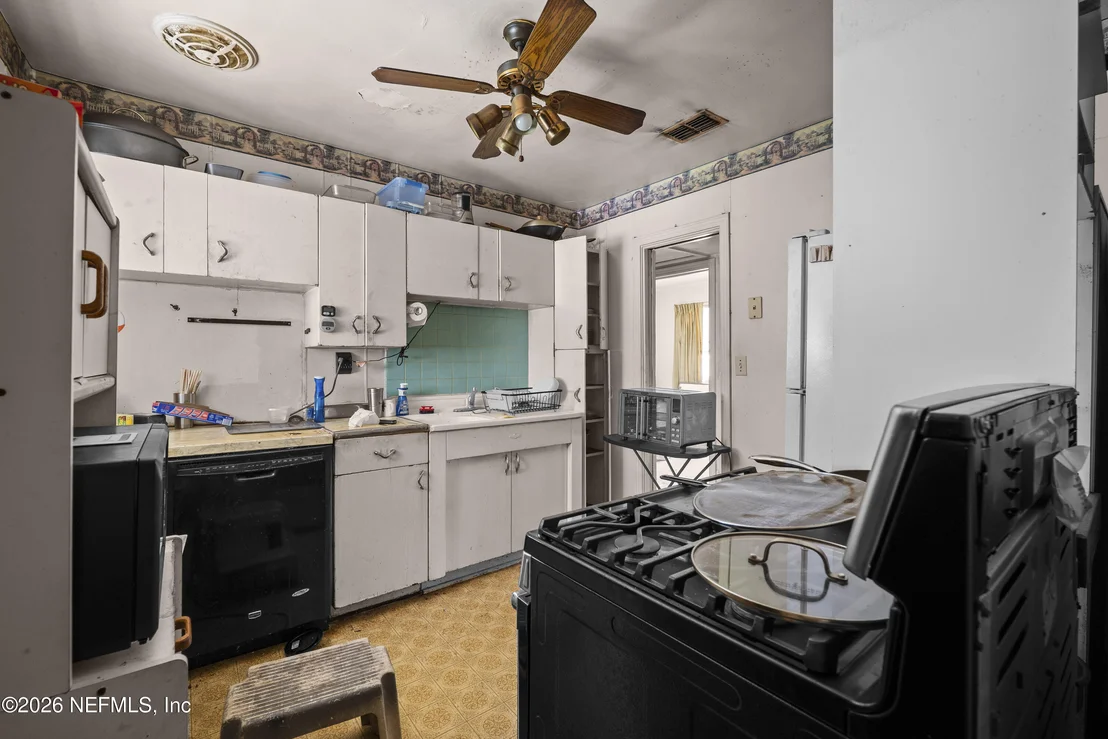 Photo of 4904 HOMECREST Circle