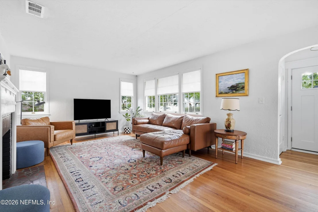 Photo of 1642 PERSHING Road