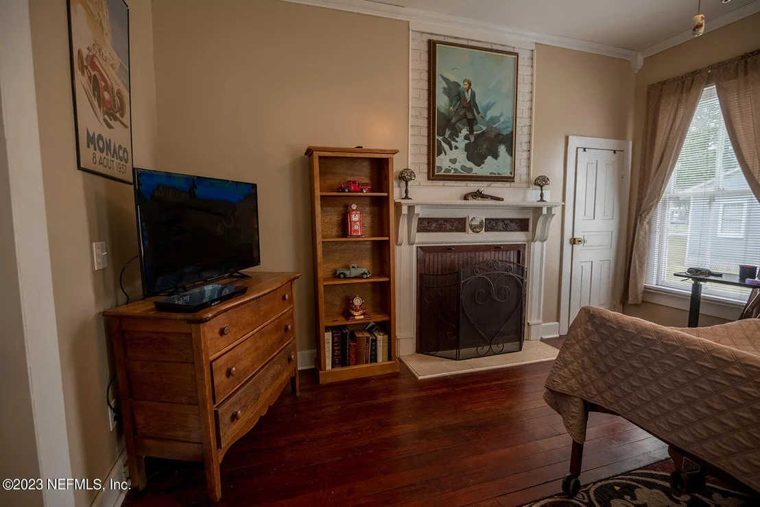 Photo of 404 N CHERRY Street