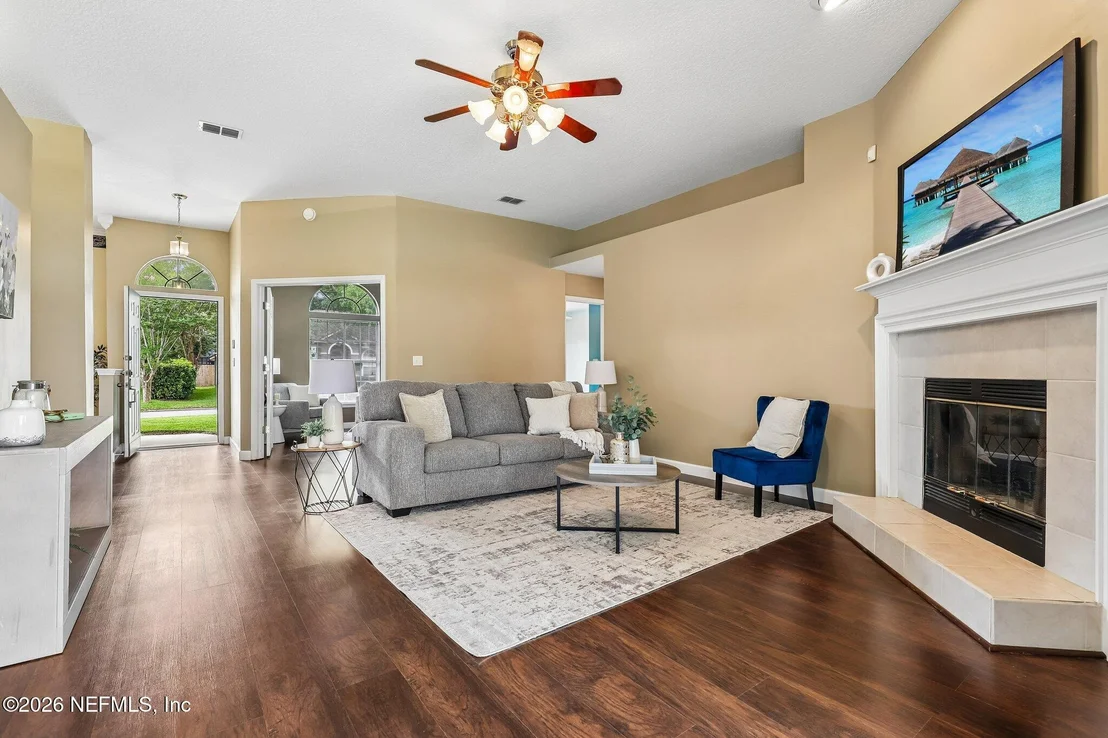 Photo of 372 MAPLEWOOD Drive
