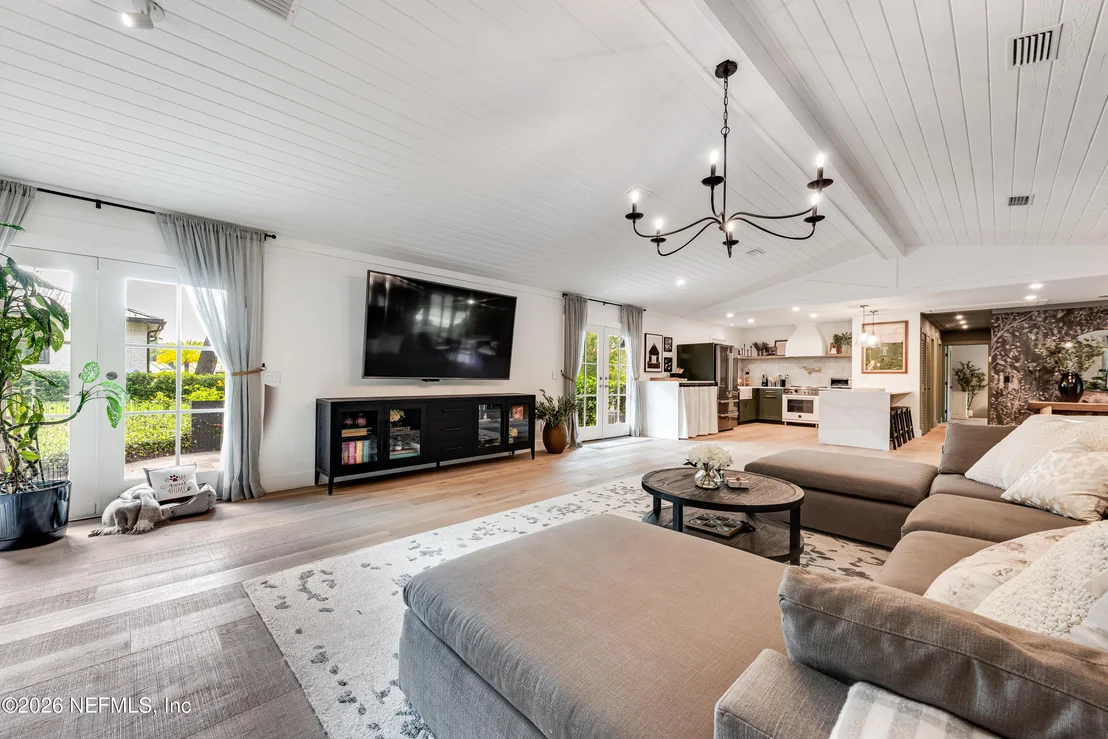Photo of 532 MOONSHINE Drive