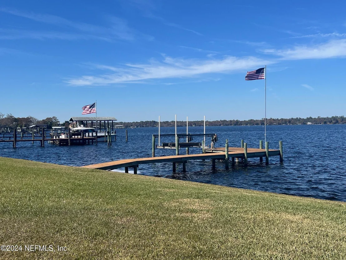 Photo of 487 CREIGHTON Road