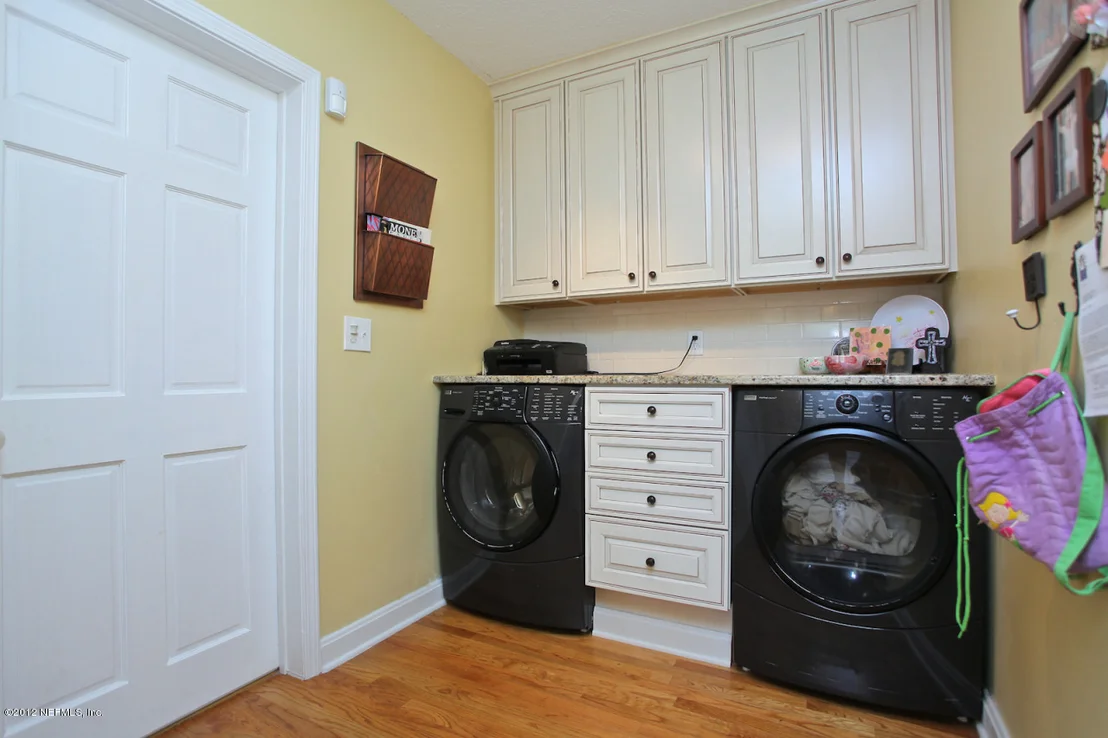 Photo of 1405 Mapleton Road