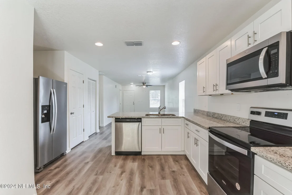 Photo of 908 W 9TH Street