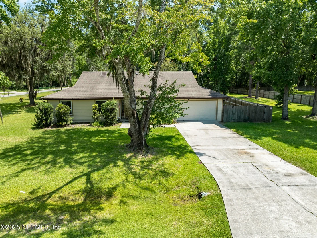 Photo of 530 HICKORY Drive
