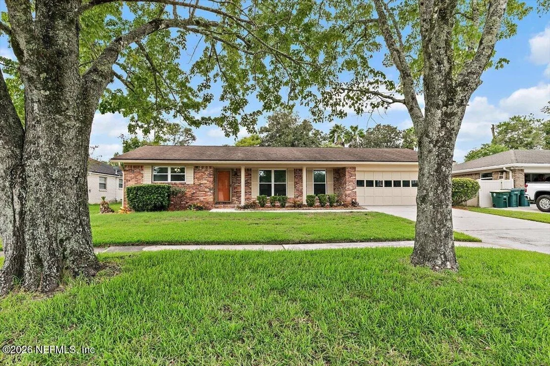 Photo of 9042 WARWICKSHIRE Road