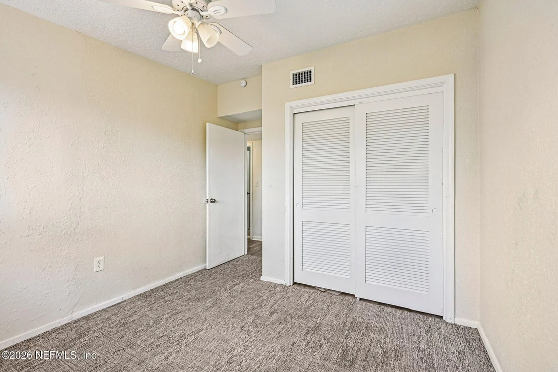 Photo of 1044 HALIFAX Road