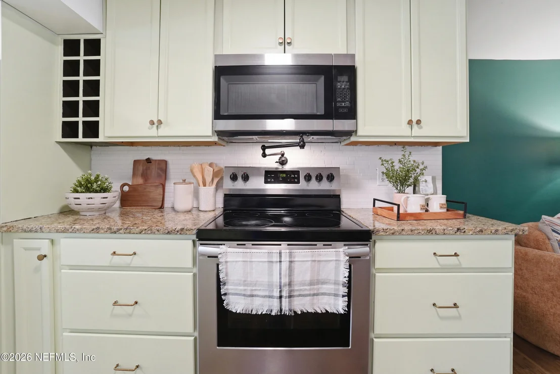 Photo of 466 MAKO Drive