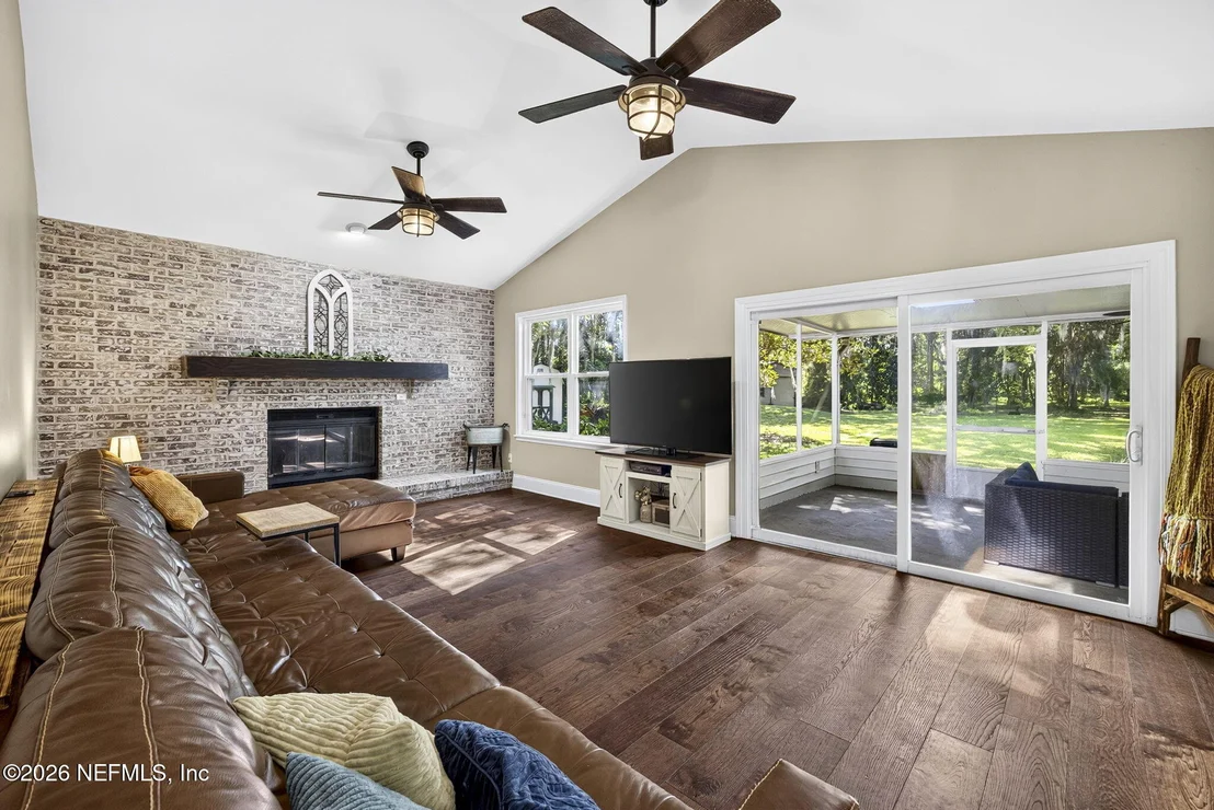 Photo of 8221 FOREST Court