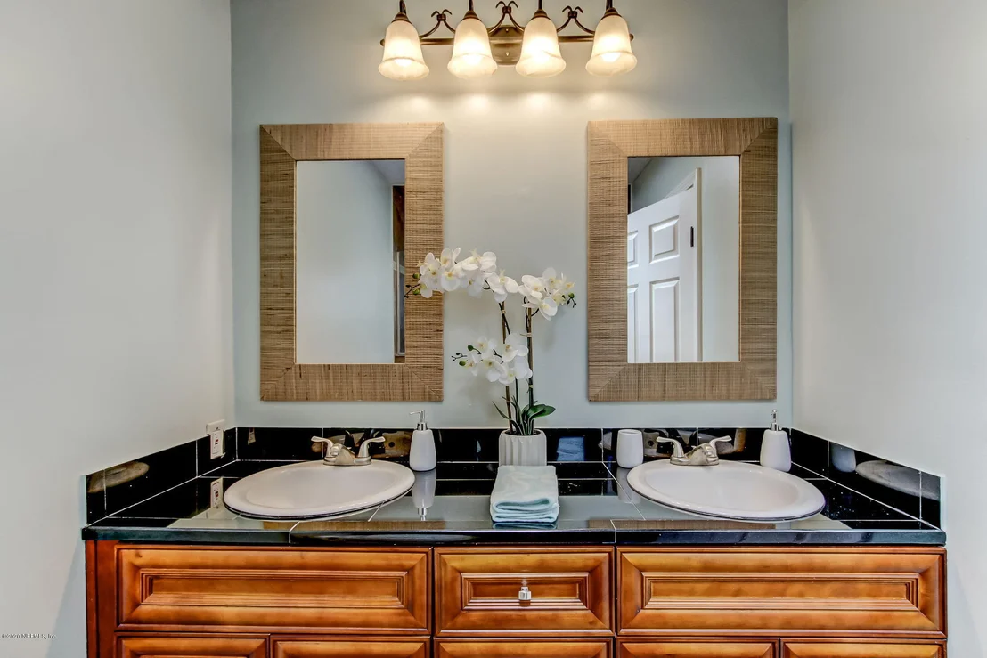 Photo of 3143 ROUNDHAM Lane