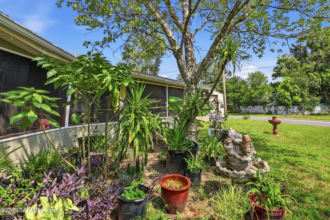 Photo of 1927 MONTEAU Drive