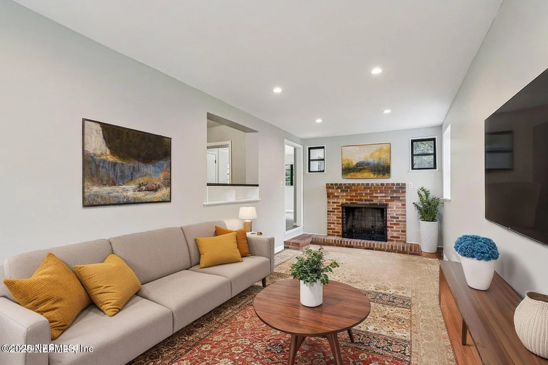 Photo of 5753 CRESTVIEW Road