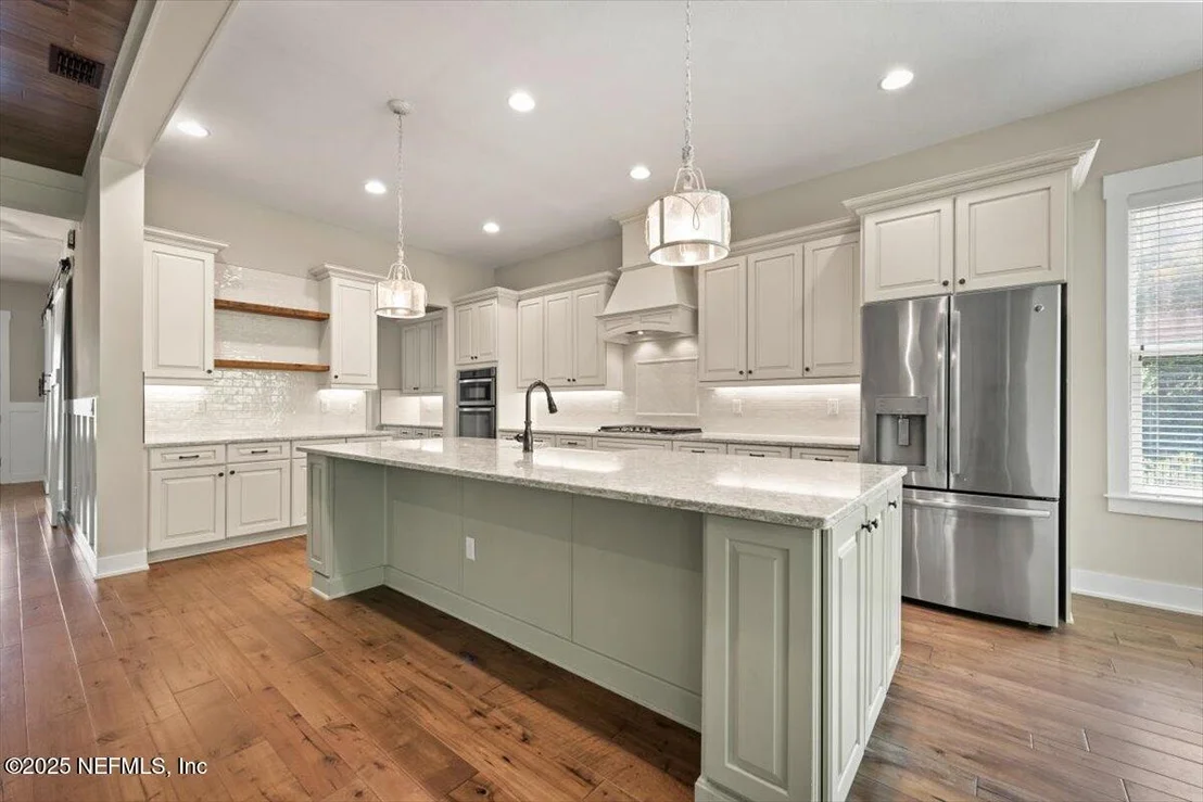 Photo of 305 SEAHILL Drive