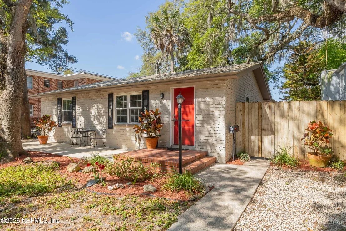 Photo of 6 DOUGLAS Avenue