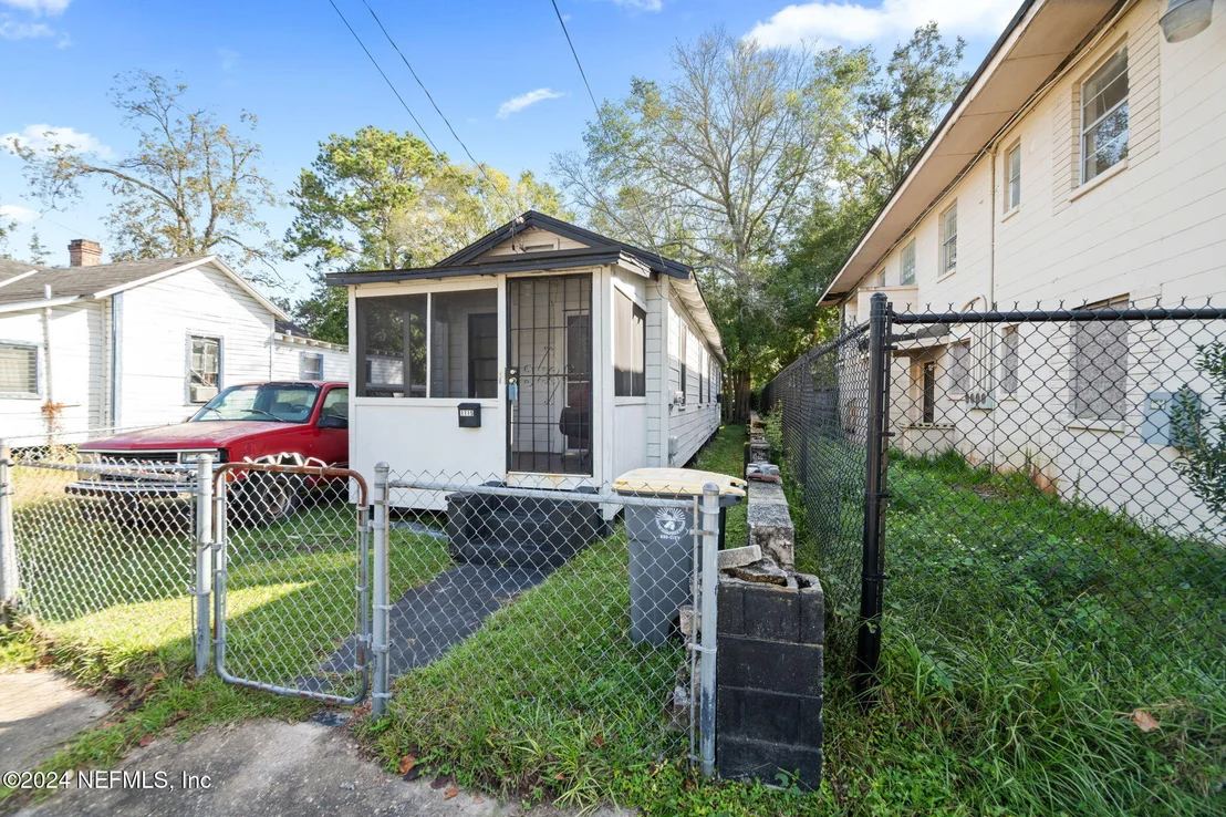 Photo of 1115 DANIEL Street