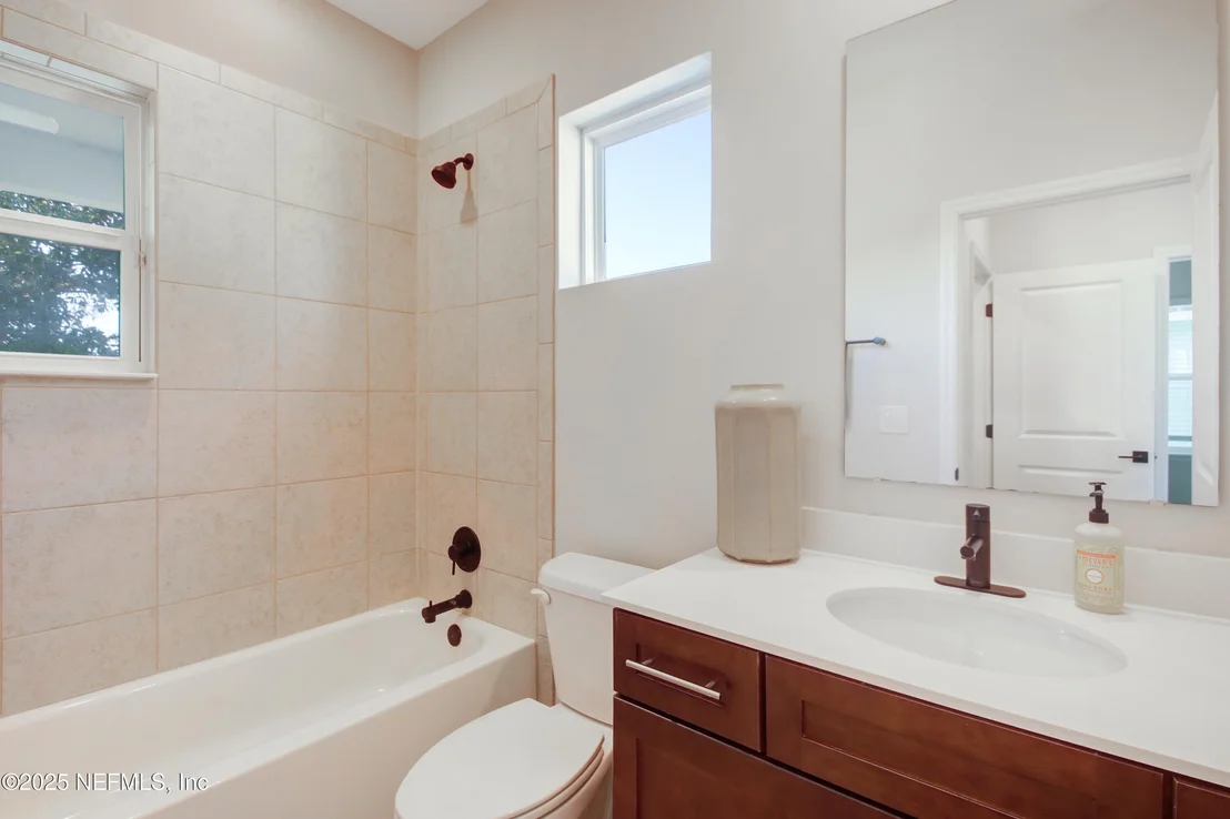 Photo of 1245 WALNUT Street