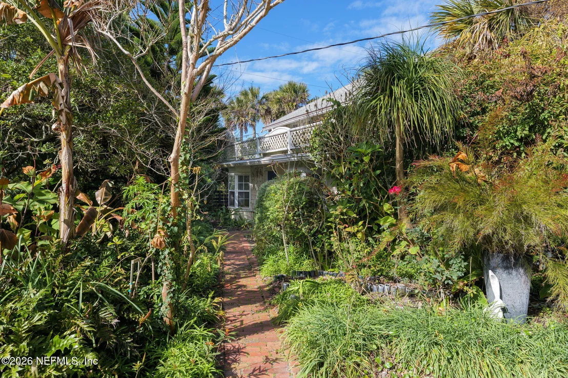 Photo of 211 BEACH Avenue