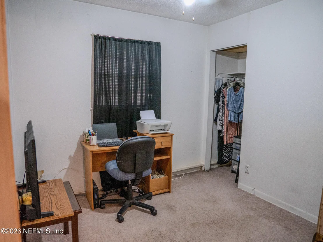 Photo of 8513 OAK LEAF Road