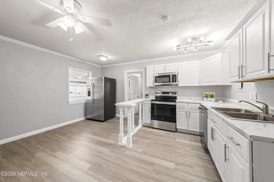 Photo of 1241 KING ARTHUR Road