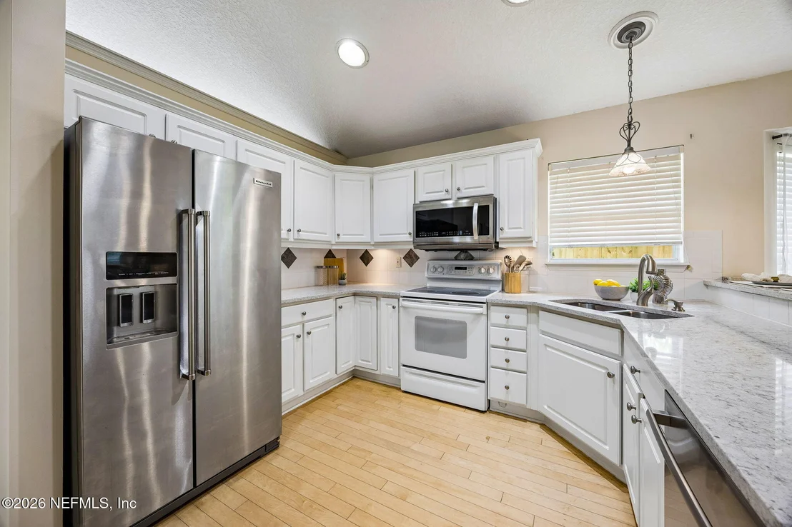 Photo of 556 REDBERRY Lane