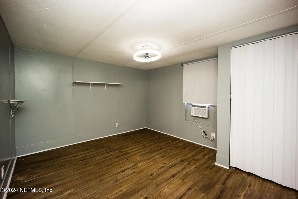 Photo of 9008 DANDY Avenue