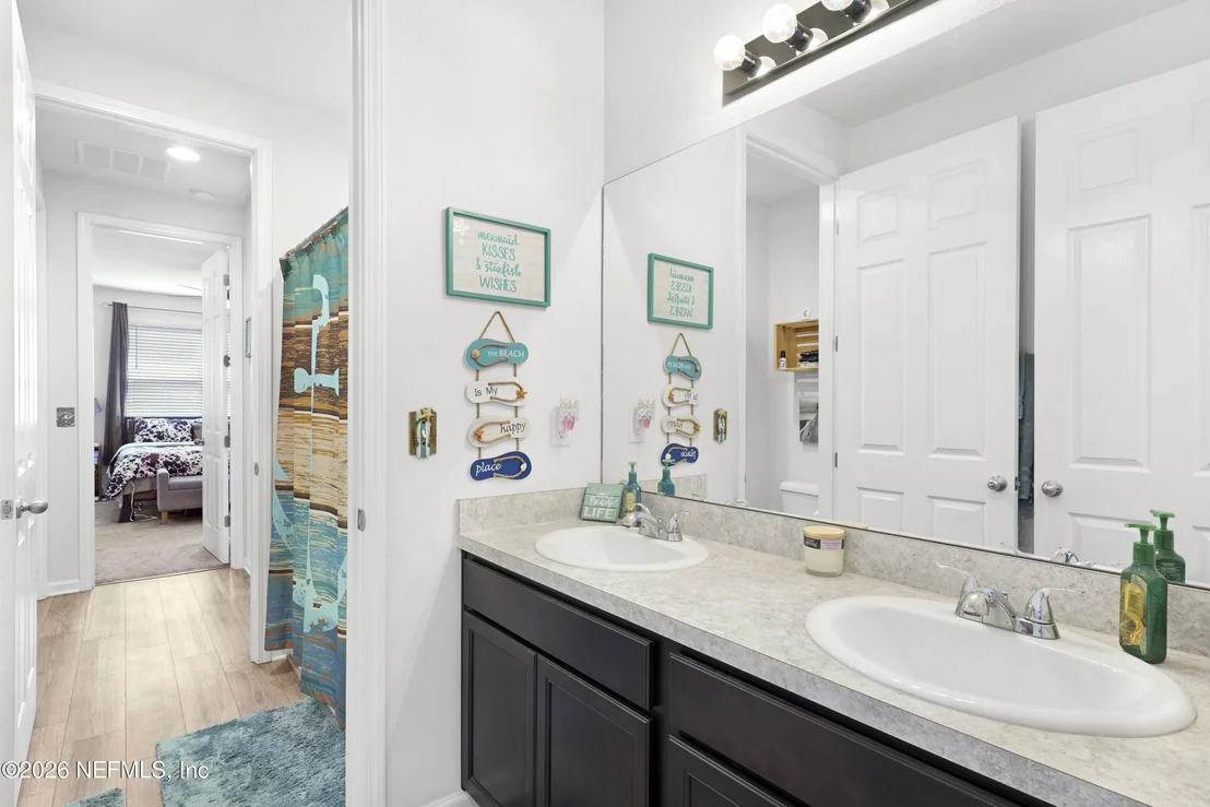Photo of 1095 PERSIMMON Drive