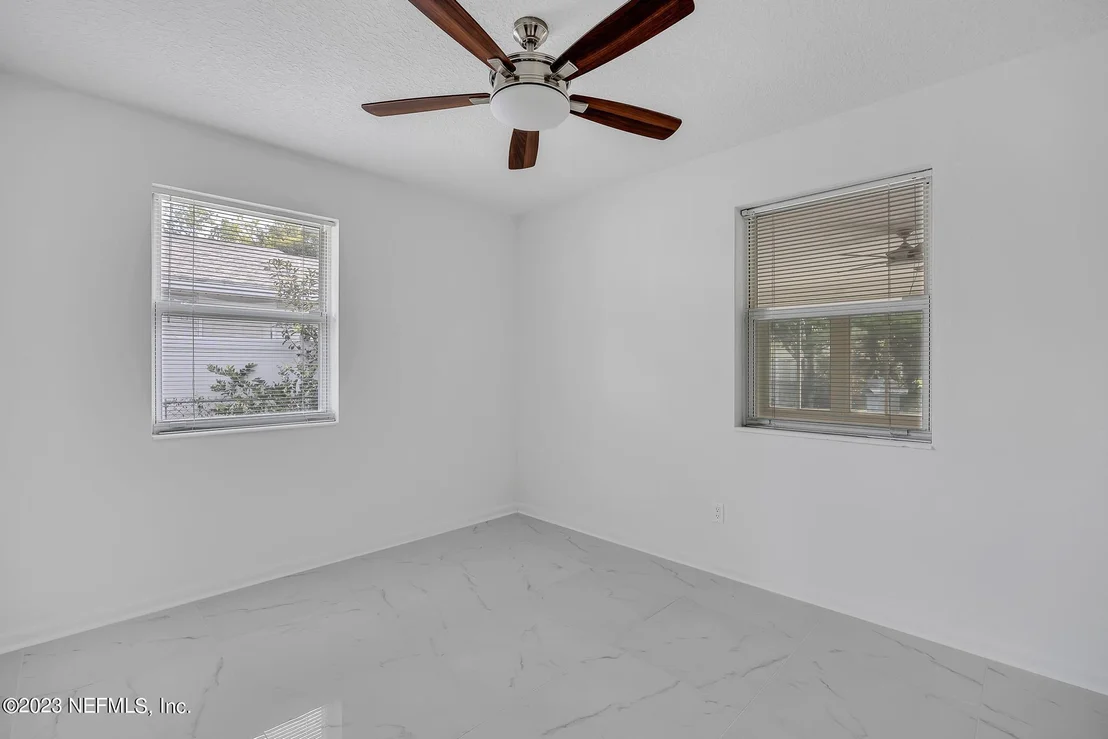 Photo of 2233 MAPLE LEAF Drive E