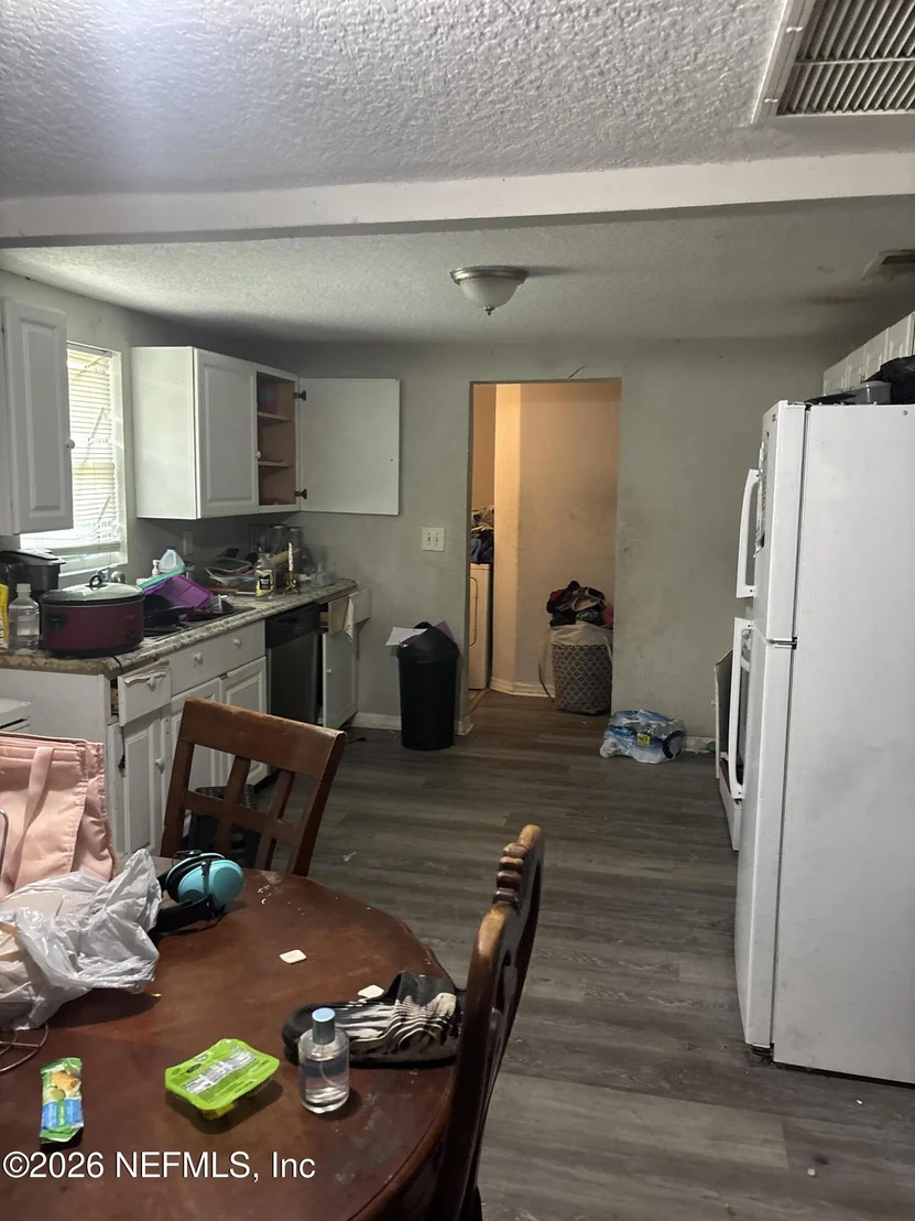 Photo of 5327 BUICK Avenue