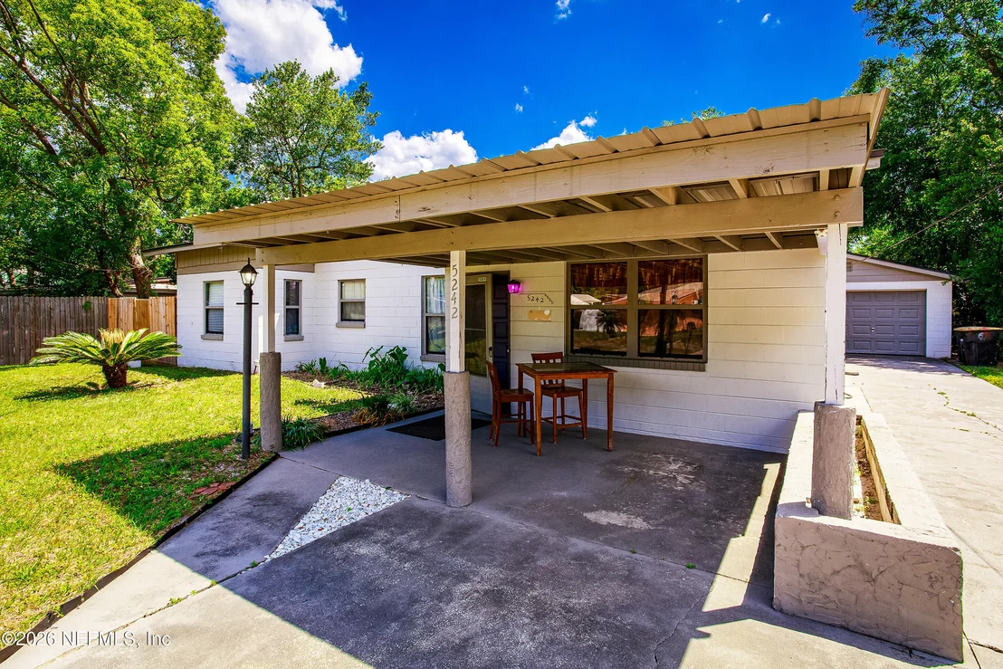 Photo of 5242 HELM Avenue