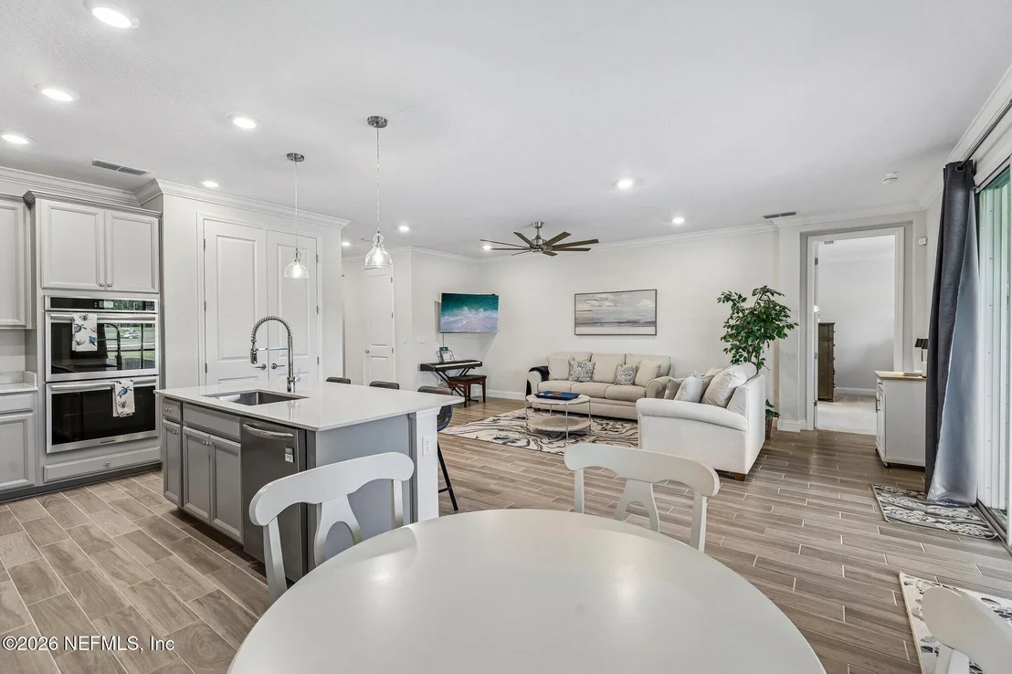 Photo of 717 STILLWATER Boulevard