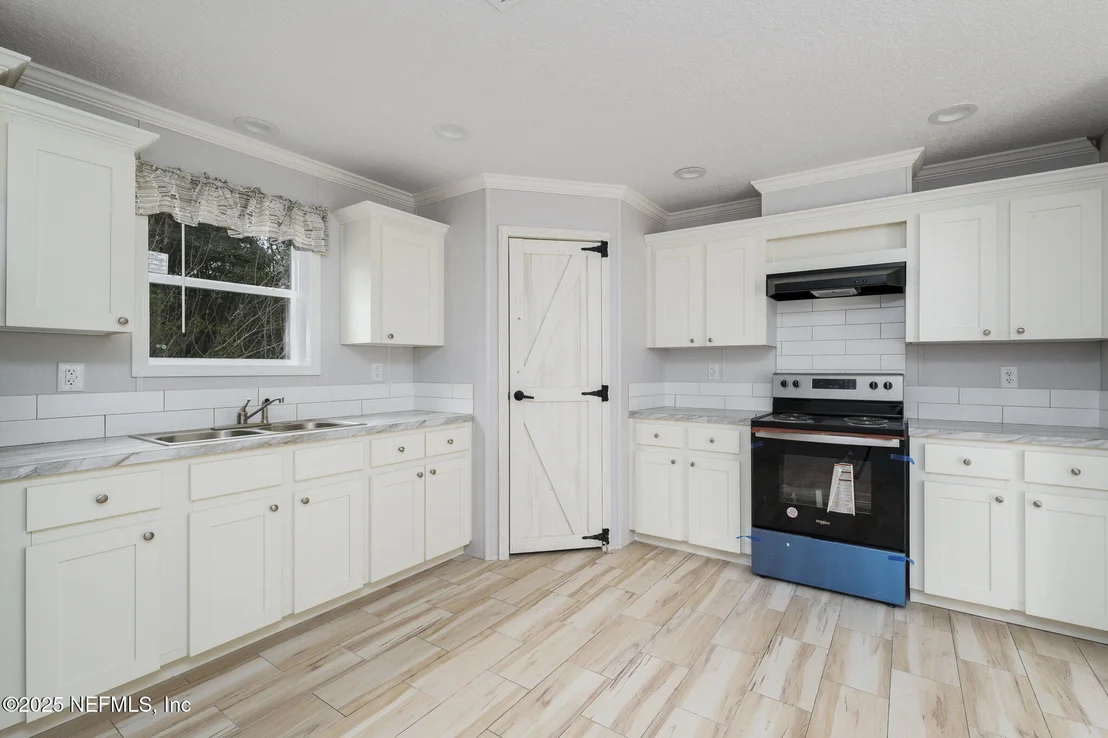 Photo of 128 LAKEVIEW Court