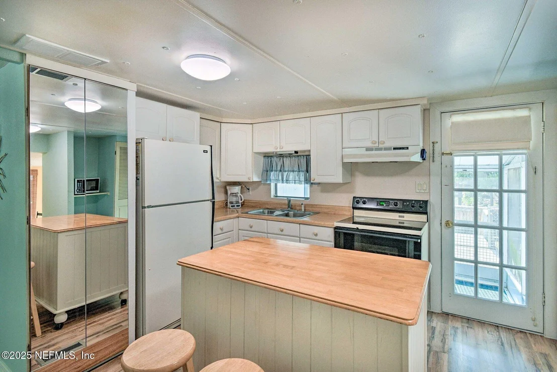 Photo of 118 RIVERSIDE Avenue