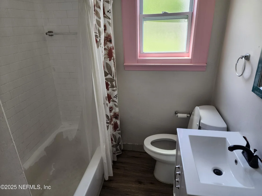 Photo of 946 HURON Street