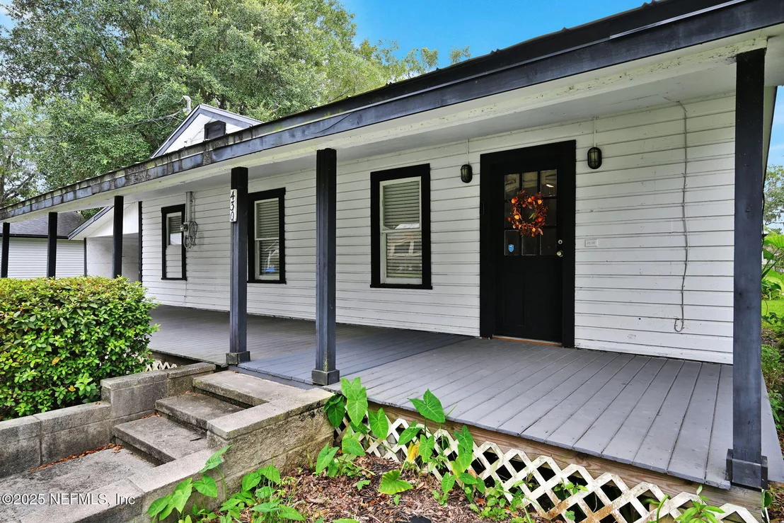 Photo of 430 CENTER Street