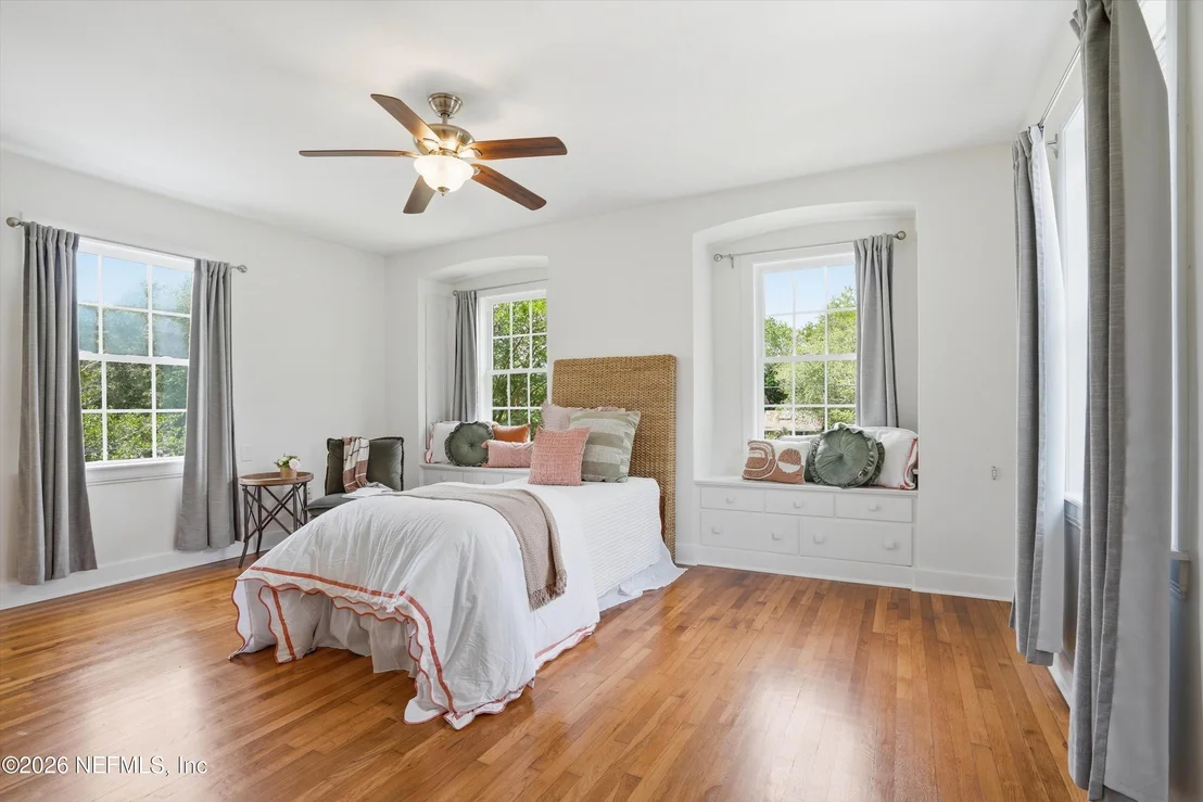 Photo of 1052 HOLLY Lane