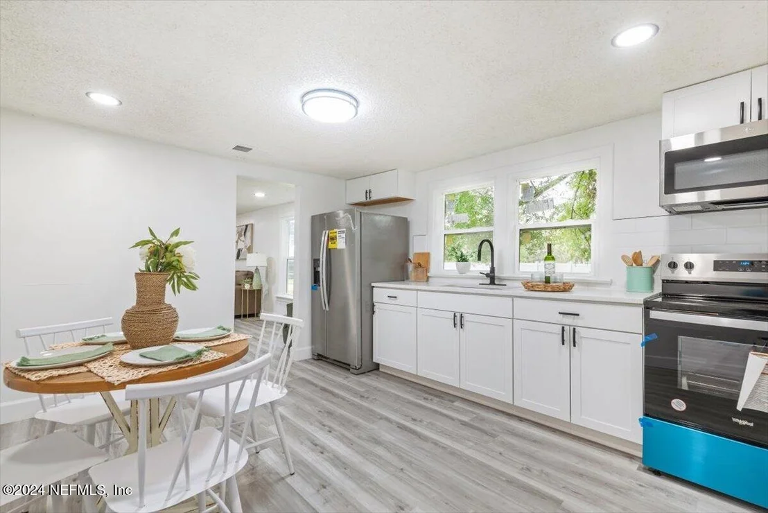 Photo of 4029 EDISON Avenue