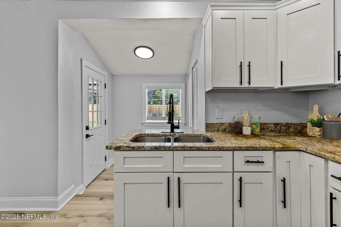 Photo of 1529 FERNDALE Place