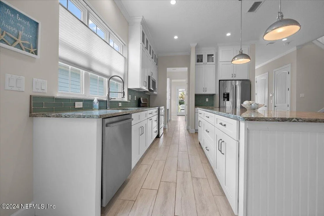 Photo of 92 OCEANVIEW Drive