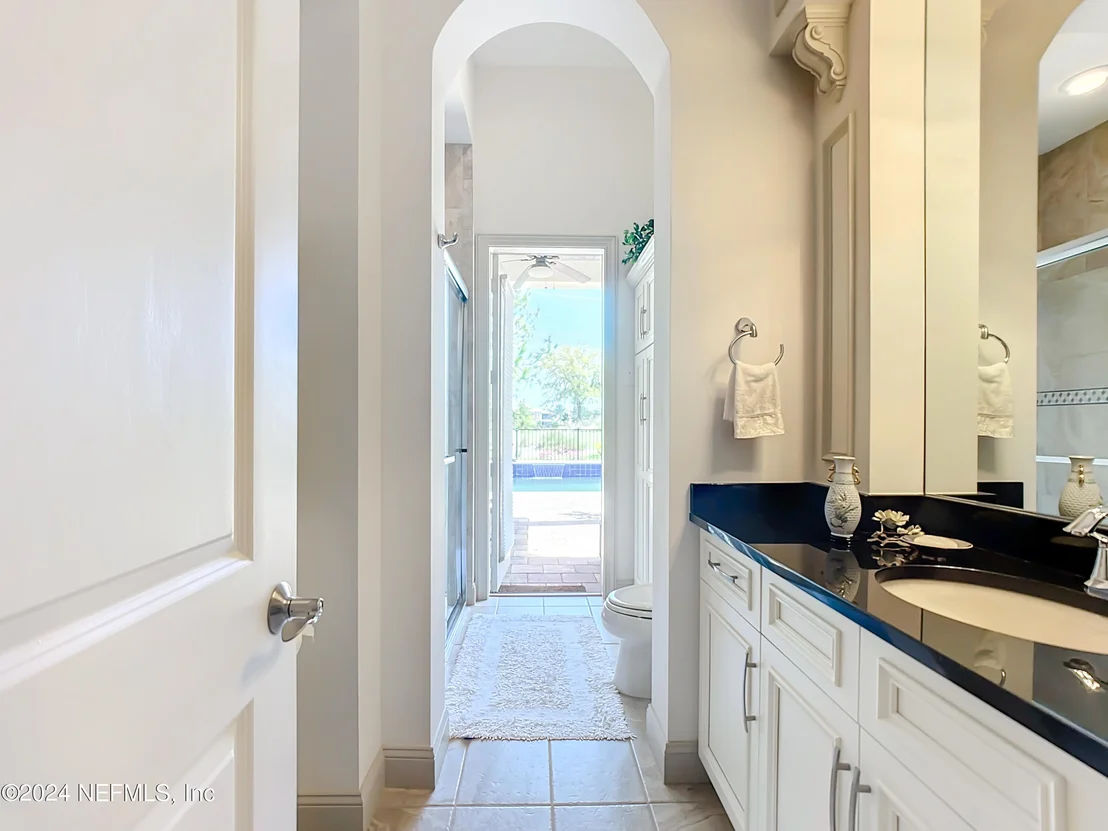 Photo of 2432 DEN Street