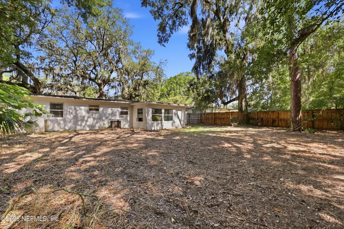 Photo of 2151 MAPLE LEAF Drive E